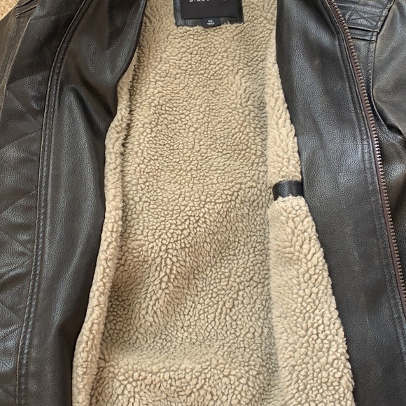 Men structure leather jacket (s) - Picture 3 of 3